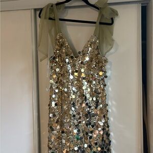 NWT selfie Leslie gold sequin dress